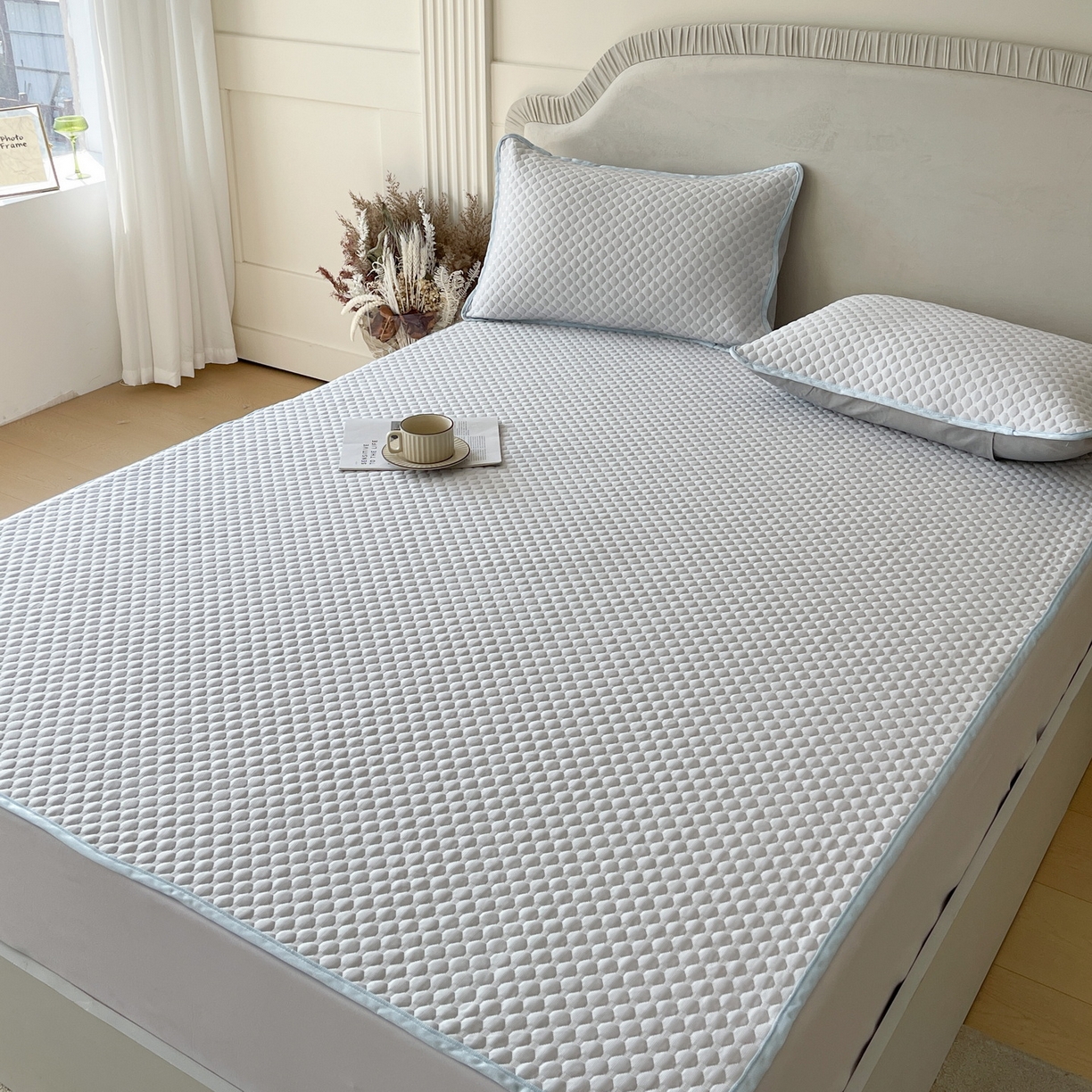 91家纺网 家纺一手货源 找家纺 莱米家纺 2026新款简约纯色凉豆豆床席款凉席 豆豆微微兰