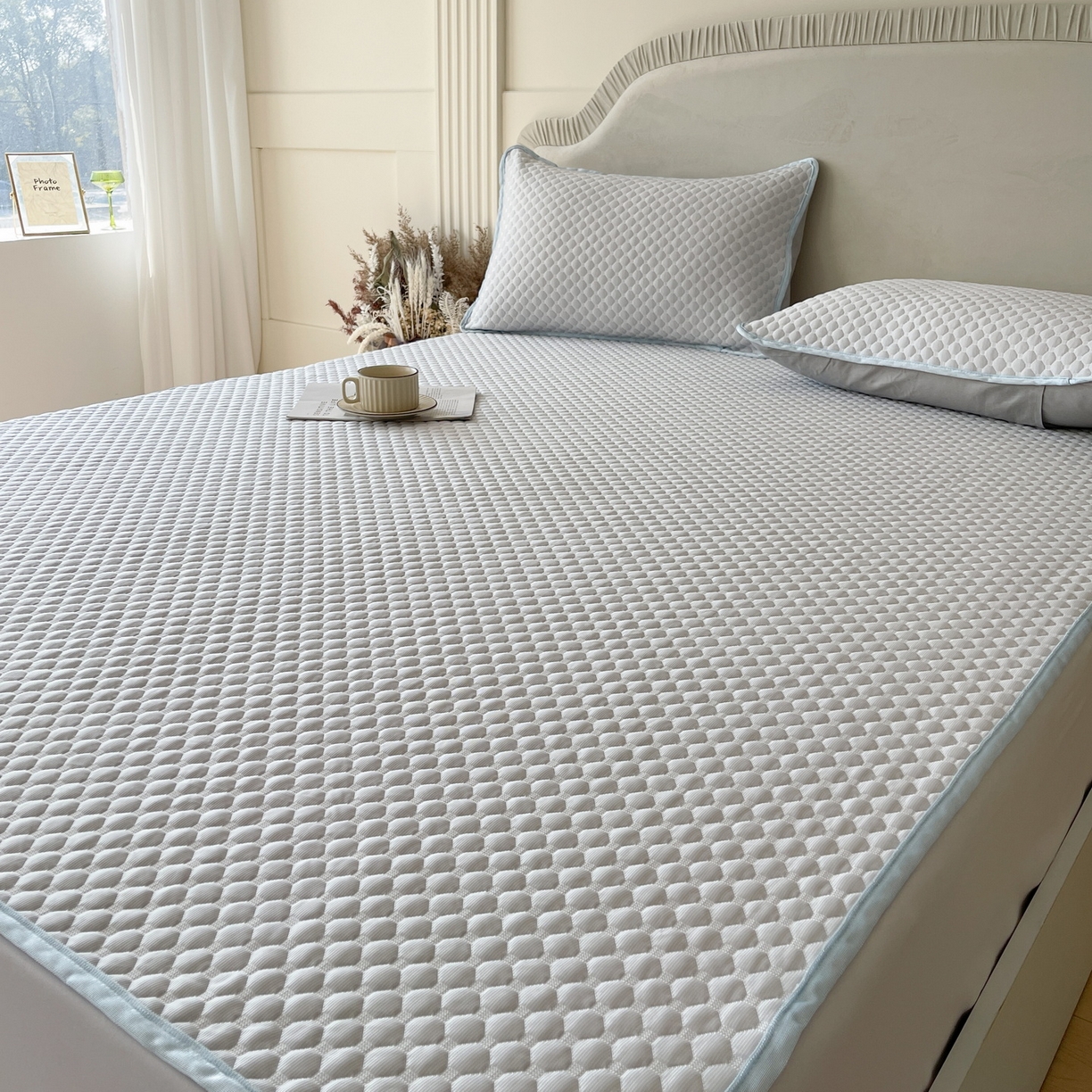 91家纺网 家纺一手货源 找家纺 莱米家纺 2026新款简约纯色凉豆豆床席款凉席 豆豆微微兰