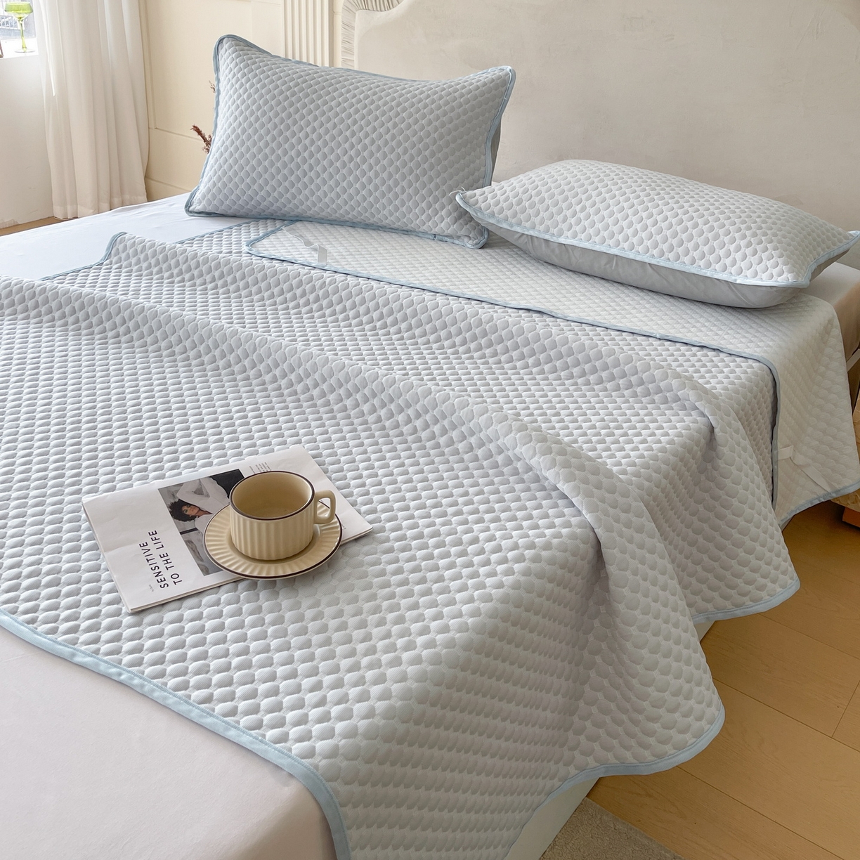 91家纺网 家纺一手货源 找家纺 莱米家纺 2026新款简约纯色凉豆豆床席款凉席 豆豆微微兰