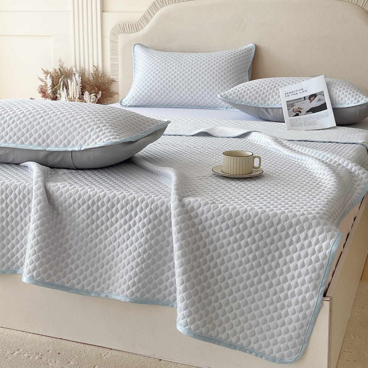 91家纺网 家纺一手货源 找家纺 莱米家纺 2026新款简约纯色凉豆豆床席款凉席 豆豆微微兰