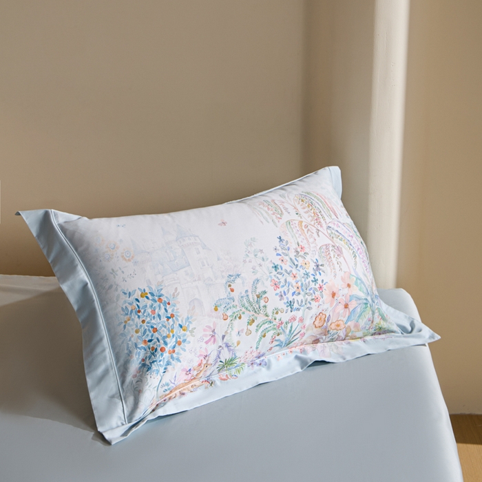 91家纺网 家纺一手货源 找家纺 U品汇 2026新品纯棉全棉平网大版数码印花四件套高端60支长绒棉贡缎埋绳宽边系列 春蔓樱（蓝）