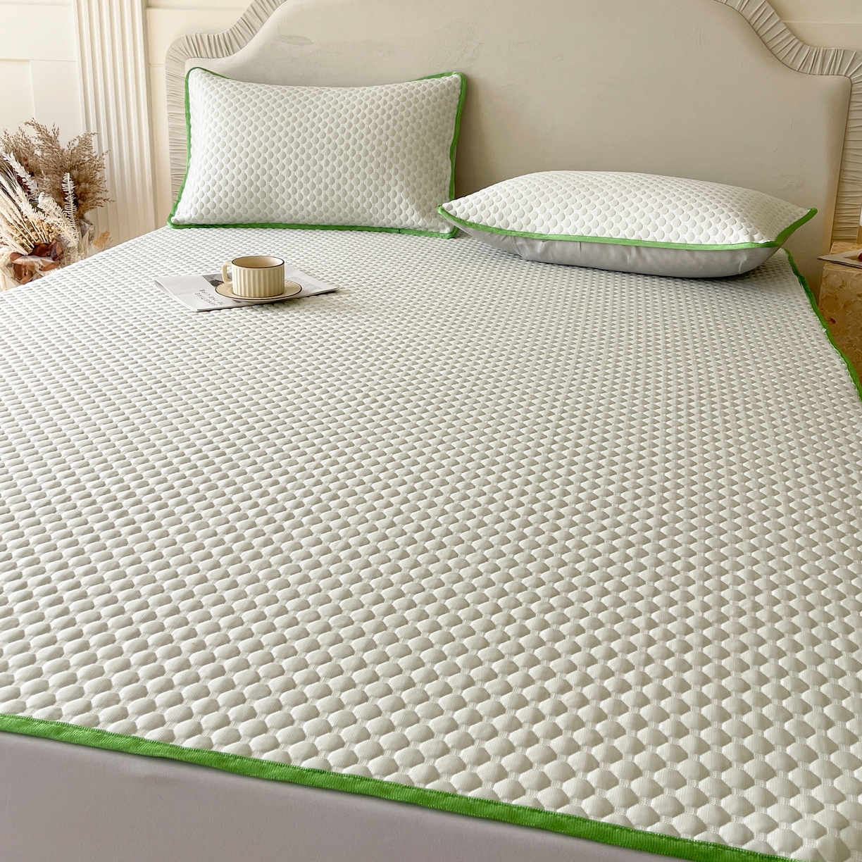 91家纺网 家纺一手货源 找家纺 莱米家纺 2026新款简约纯色凉豆豆床席款凉席 豆豆香草绿