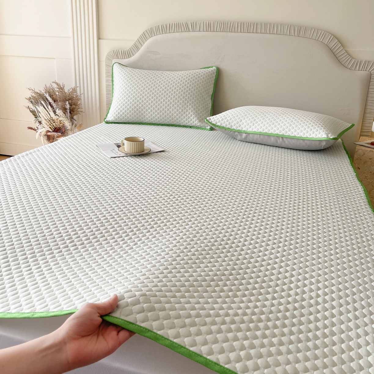 91家纺网 家纺一手货源 找家纺 莱米家纺 2026新款简约纯色凉豆豆床席款凉席 豆豆香草绿