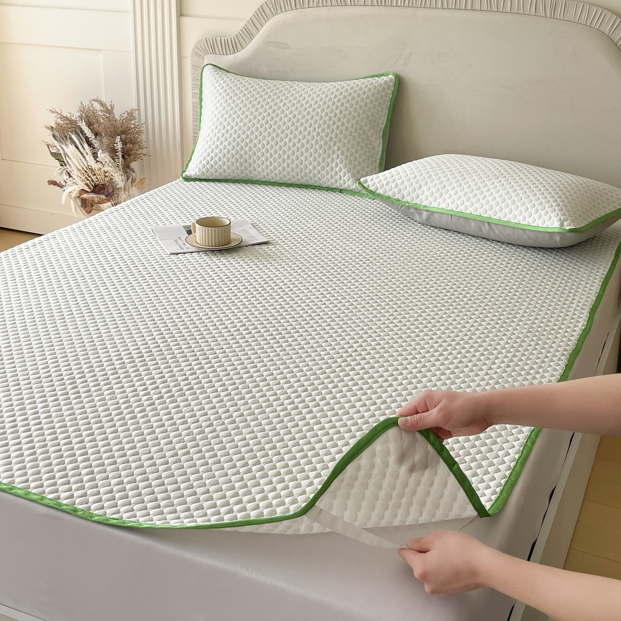 91家纺网 家纺一手货源 找家纺 莱米家纺 2026新款简约纯色凉豆豆床席款凉席 豆豆香草绿