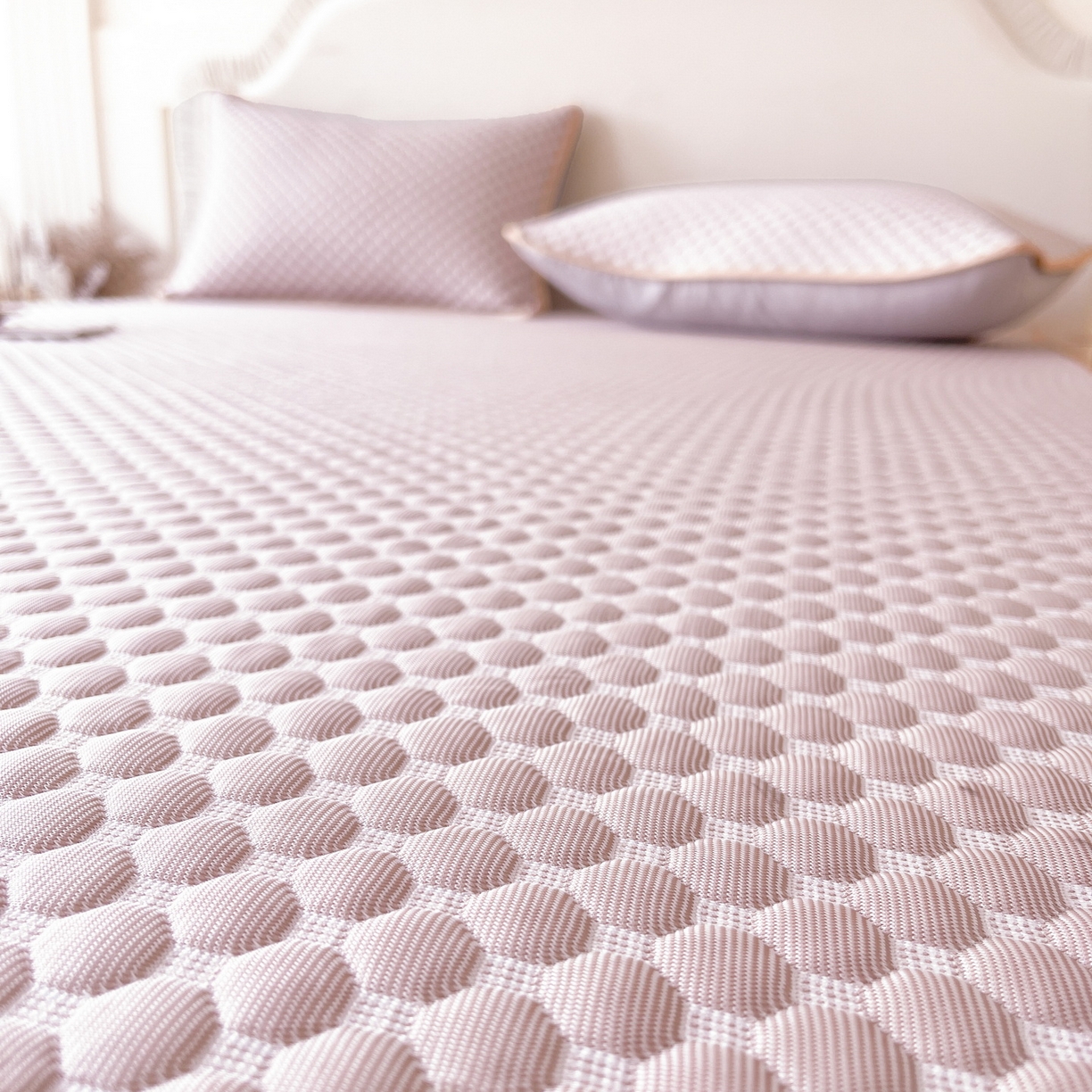 91家纺网 家纺一手货源 找家纺 莱米家纺 2026新款简约纯色凉豆豆床席款凉席 豆豆香芋紫