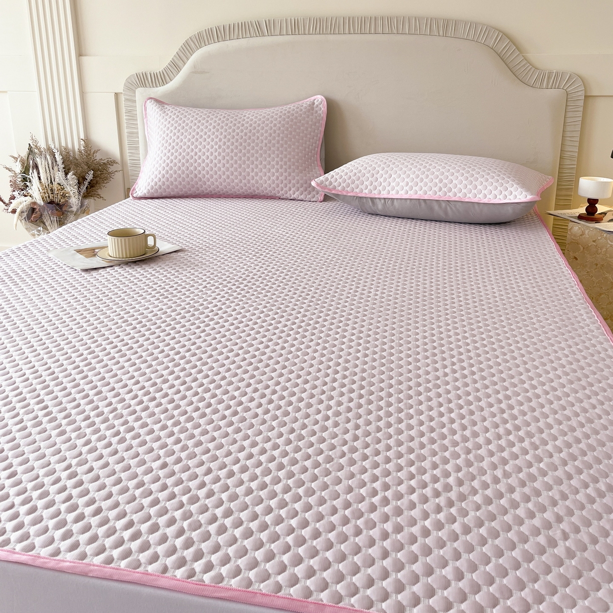 91家纺网 家纺一手货源 找家纺 莱米家纺 2026新款简约纯色凉豆豆床席款凉席 豆豆香芋紫