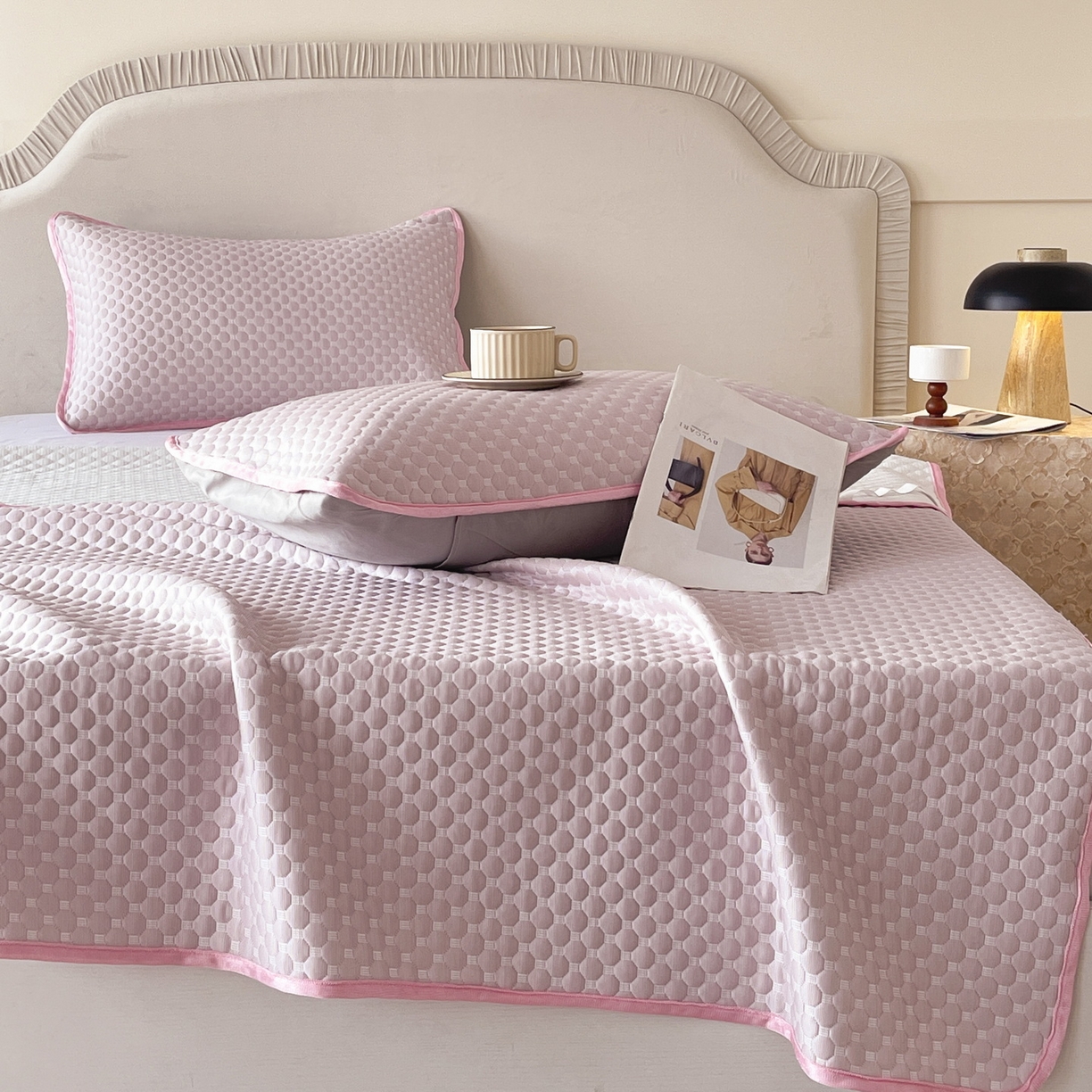 91家纺网 家纺一手货源 找家纺 莱米家纺 2026新款简约纯色凉豆豆床席款凉席 豆豆香芋紫