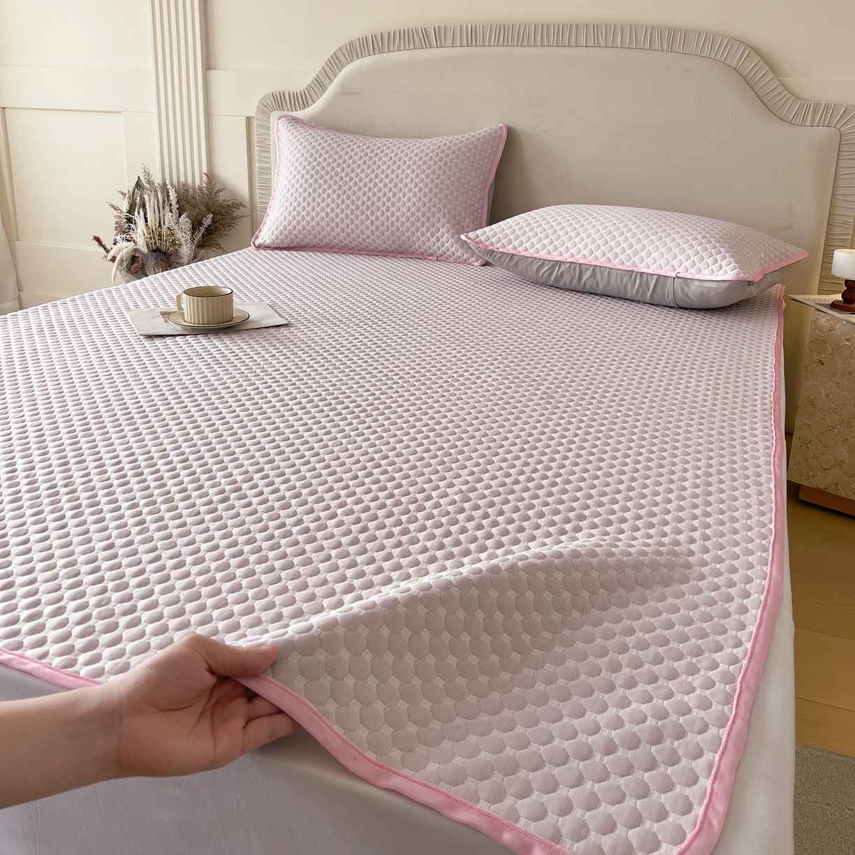 91家纺网 家纺一手货源 找家纺 莱米家纺 2026新款简约纯色凉豆豆床席款凉席 豆豆香芋紫