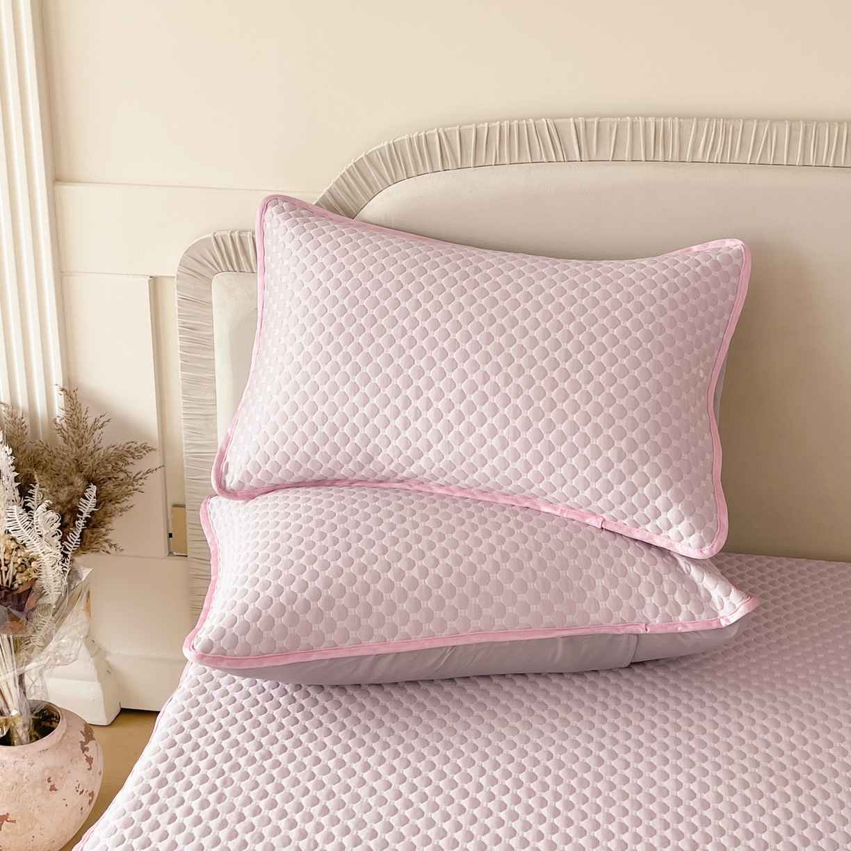 91家纺网 家纺一手货源 找家纺 莱米家纺 2026新款简约纯色凉豆豆床席款凉席 豆豆香芋紫