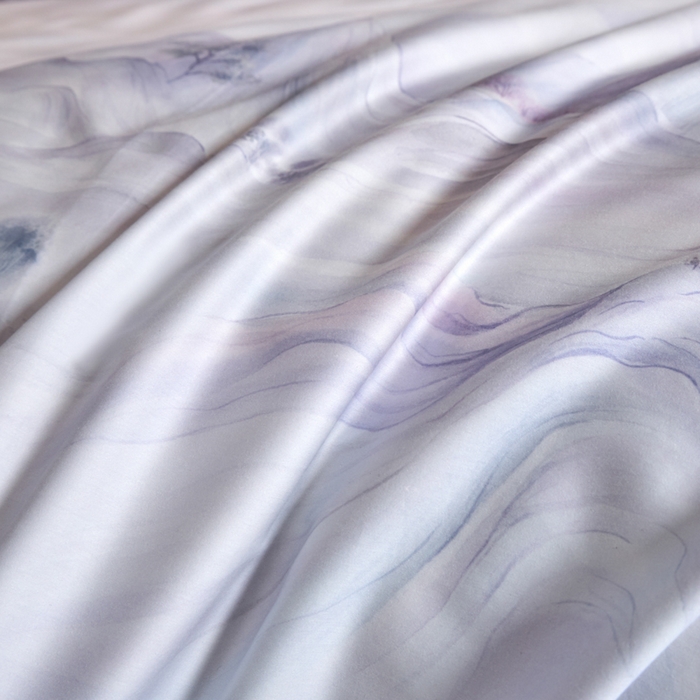 91家纺网 家纺一手货源 找家纺 U品汇 2026新品纯棉全棉平网大版数码印花四件套高端60支长绒棉贡缎埋绳宽边系列 淡墨春山（紫）