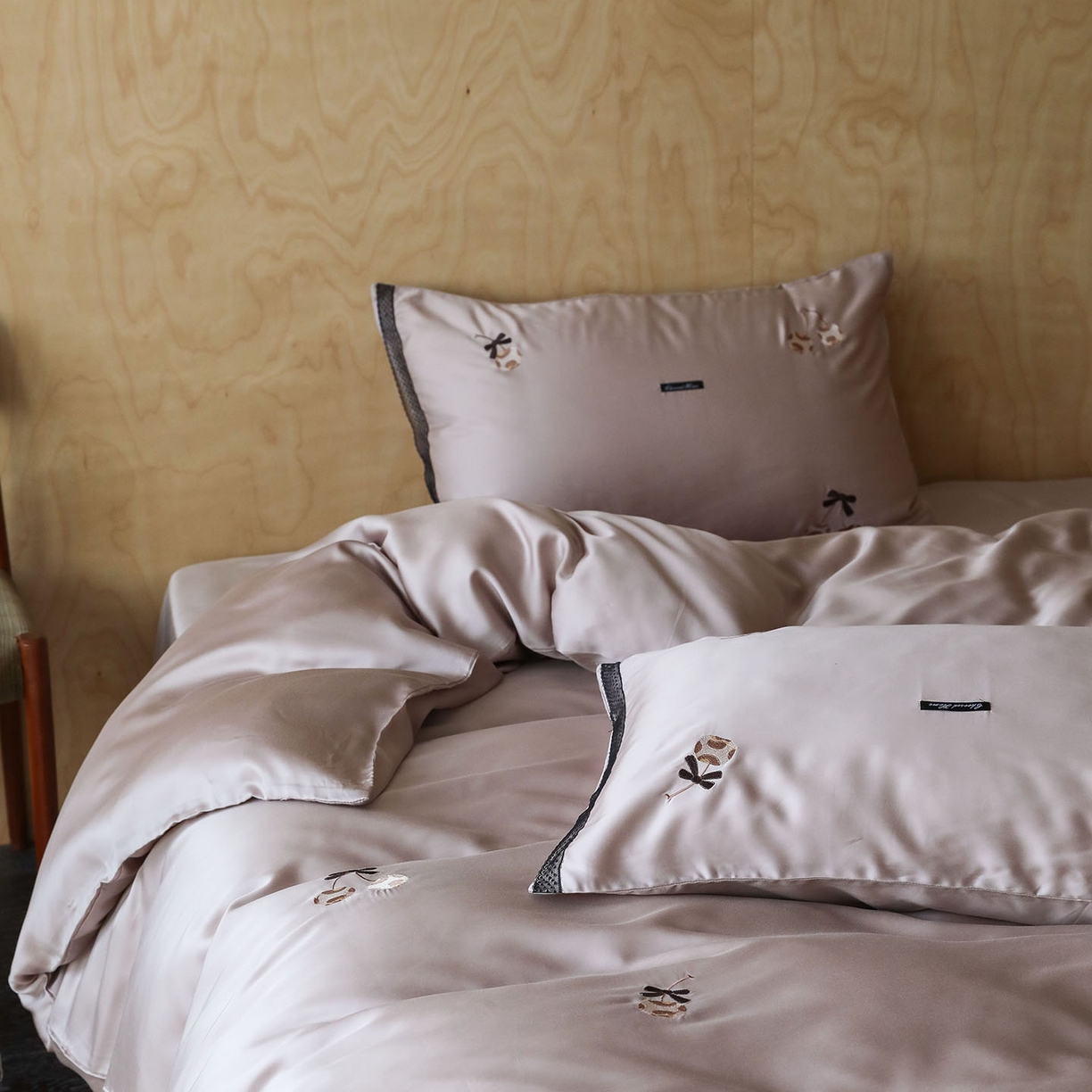 91家纺网 家纺一手货源 找家纺 初拾 2026新款60支兰精天丝可爱豹纹四件套-樱梦 樱梦-米咖