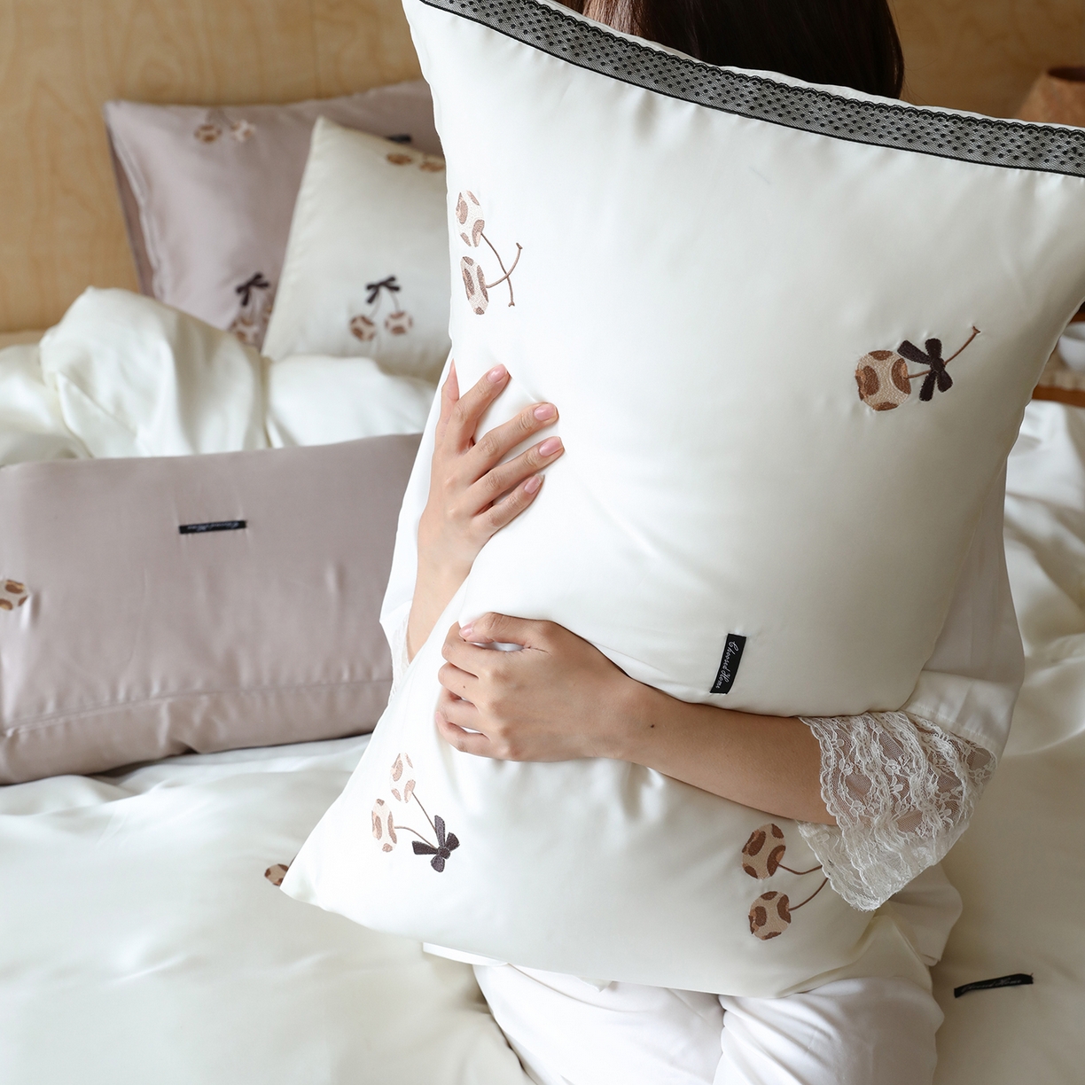 91家纺网 家纺一手货源 找家纺 初拾 2026新款60支兰精天丝可爱豹纹四件套-樱梦 樱梦-米白