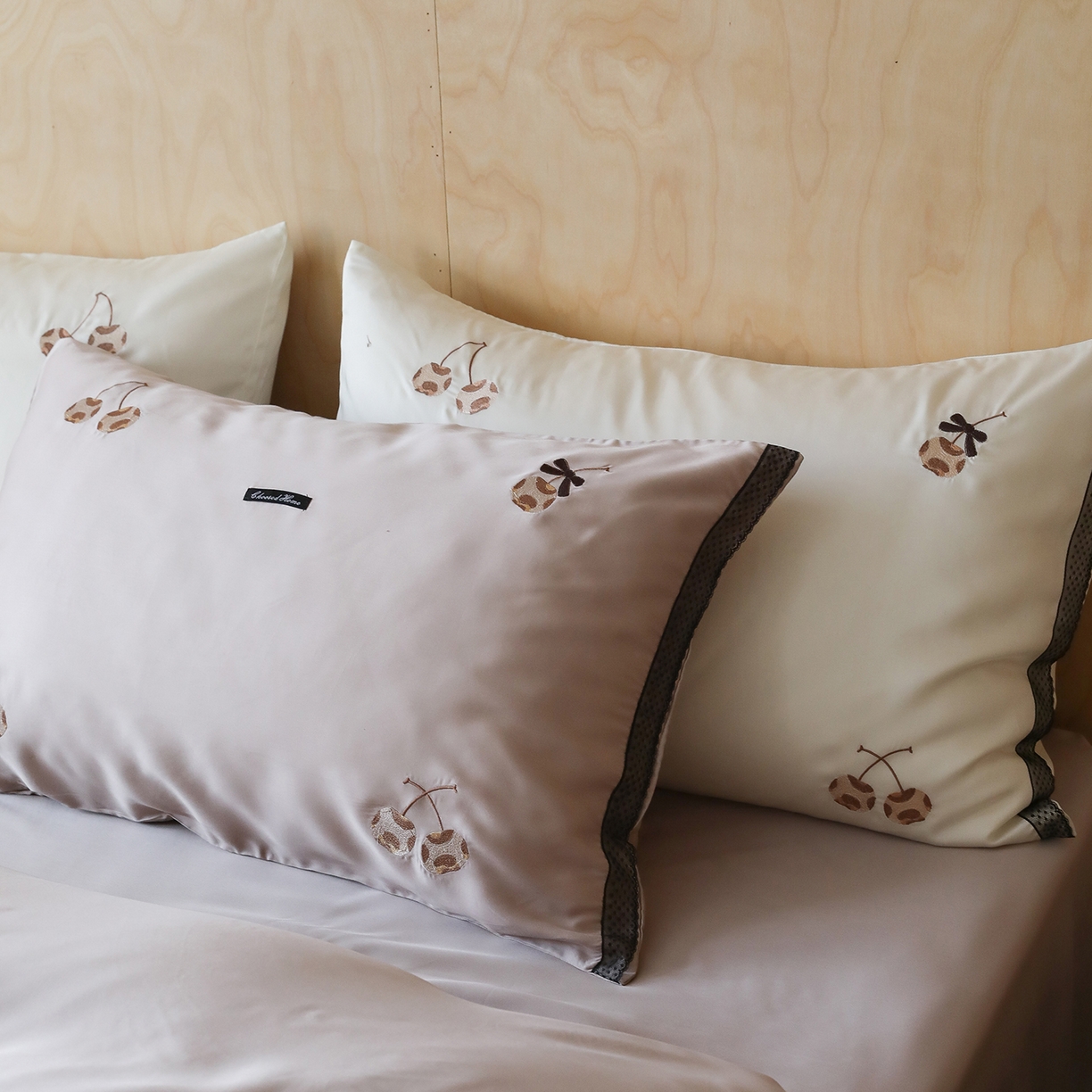 91家纺网 家纺一手货源 找家纺 初拾 2026新款60支兰精天丝可爱豹纹四件套-樱梦 樱梦-米咖