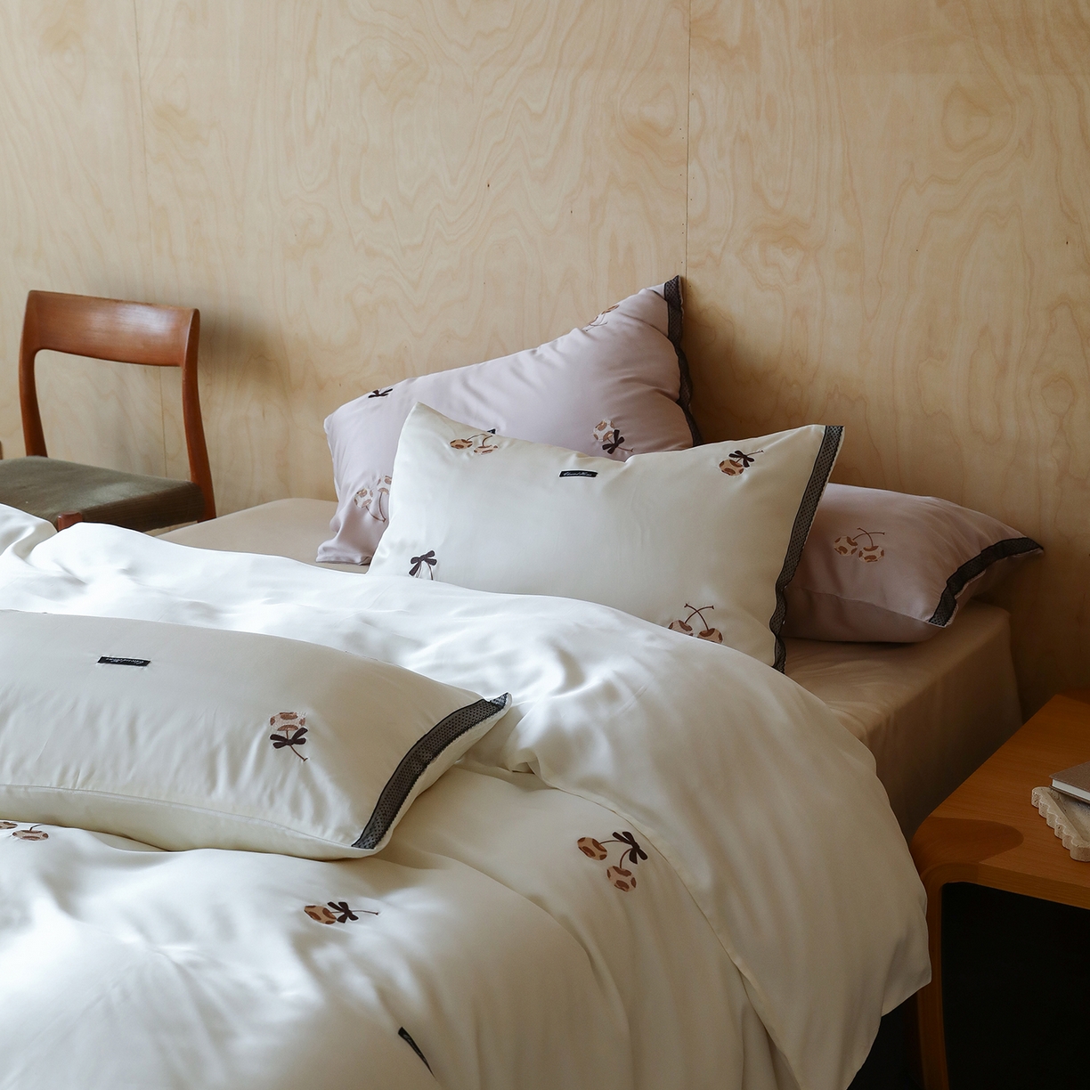 91家纺网 家纺一手货源 找家纺 初拾 2026新款60支兰精天丝可爱豹纹四件套-樱梦 樱梦-米白