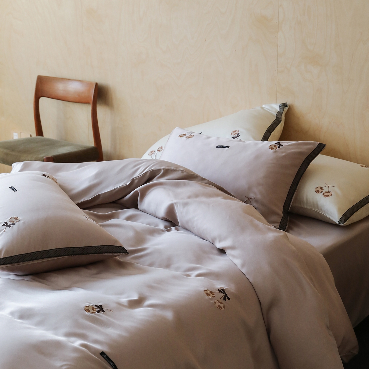 91家纺网 家纺一手货源 找家纺 初拾 2026新款60支兰精天丝可爱豹纹四件套-樱梦 樱梦-米咖