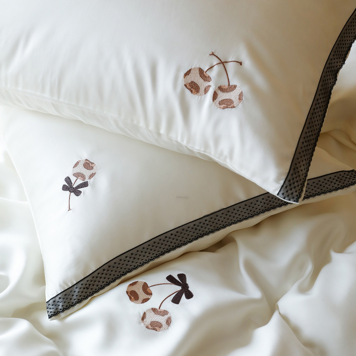 91家纺网 家纺一手货源 找家纺 初拾 2026新款60支兰精天丝可爱豹纹四件套-樱梦 樱梦-米白