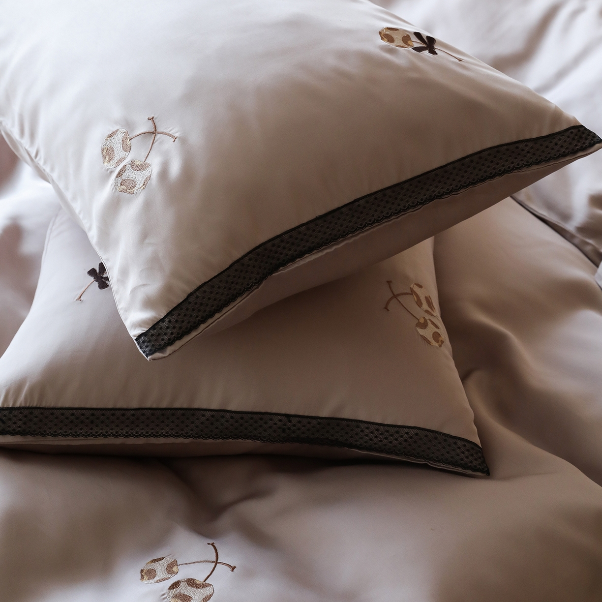 91家纺网 家纺一手货源 找家纺 初拾 2026新款60支兰精天丝可爱豹纹四件套-樱梦 樱梦-米咖