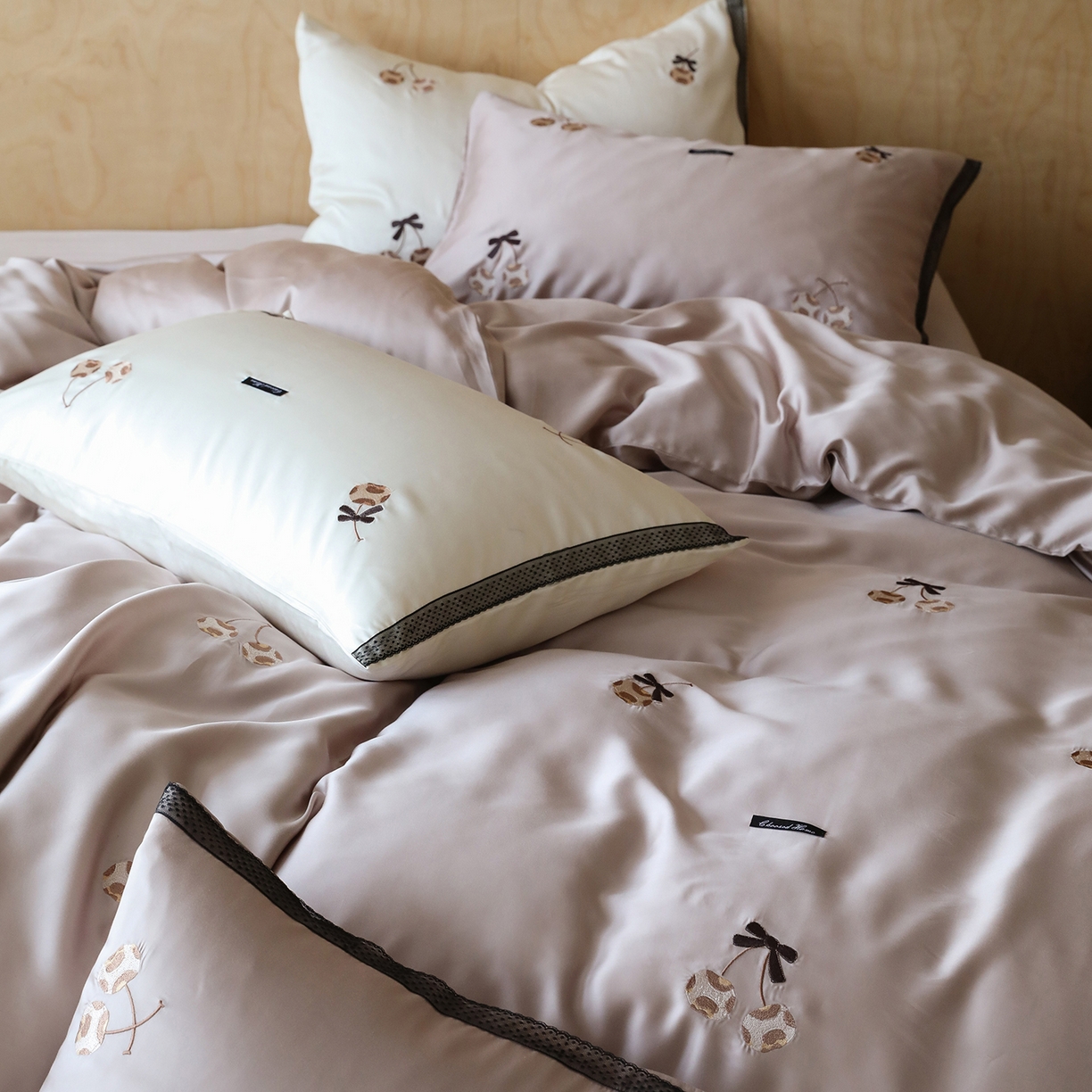 91家纺网 家纺一手货源 找家纺 初拾 2026新款60支兰精天丝可爱豹纹四件套-樱梦 樱梦-米咖