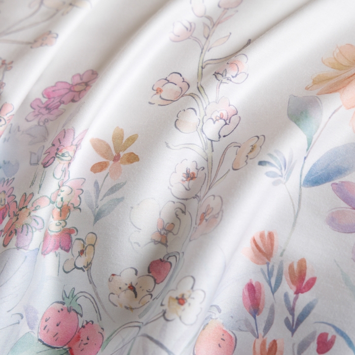 91家纺网 家纺一手货源 找家纺 U品汇 2026新品纯棉全棉平网大版数码印花四件套高端60支长绒棉贡缎埋绳宽边系列 花间逐梦（蓝紫）