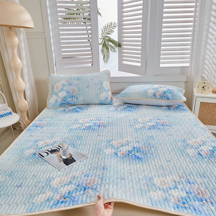 91家纺网 家纺一手货源 找家纺 （总）美丽折2026新品6mm厚天然乳胶凉席三件套 大版印花卡通乳胶凉席平铺款