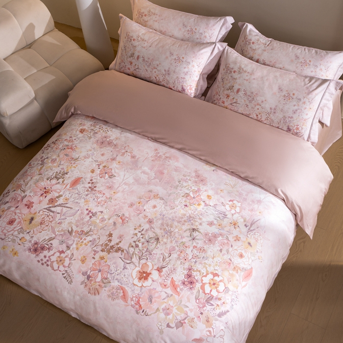 91家纺网 家纺一手货源 找家纺 U品汇 2026新品纯棉全棉平网大版数码印花四件套高端60支长绒棉贡缎埋绳宽边系列 花笺梦语（粉）