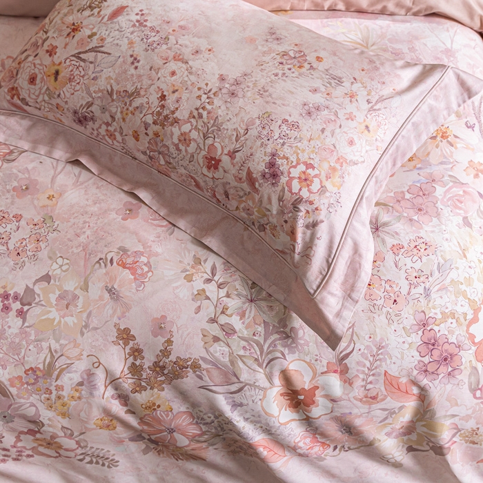 91家纺网 家纺一手货源 找家纺 U品汇 2026新品纯棉全棉平网大版数码印花四件套高端60支长绒棉贡缎埋绳宽边系列 花笺梦语（粉）