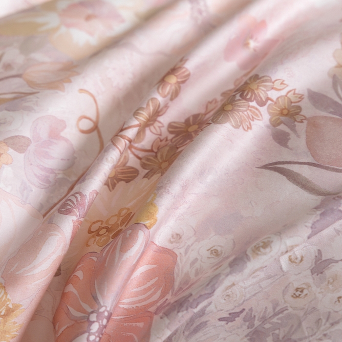 91家纺网 家纺一手货源 找家纺 U品汇 2026新品纯棉全棉平网大版数码印花四件套高端60支长绒棉贡缎埋绳宽边系列 花笺梦语（粉）