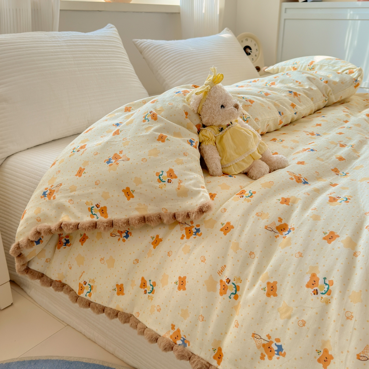 91家纺网 家纺一手货源 找家纺 丽涵家纺 2026新款全棉双层纱毛球花边单品被套 小熊郊游