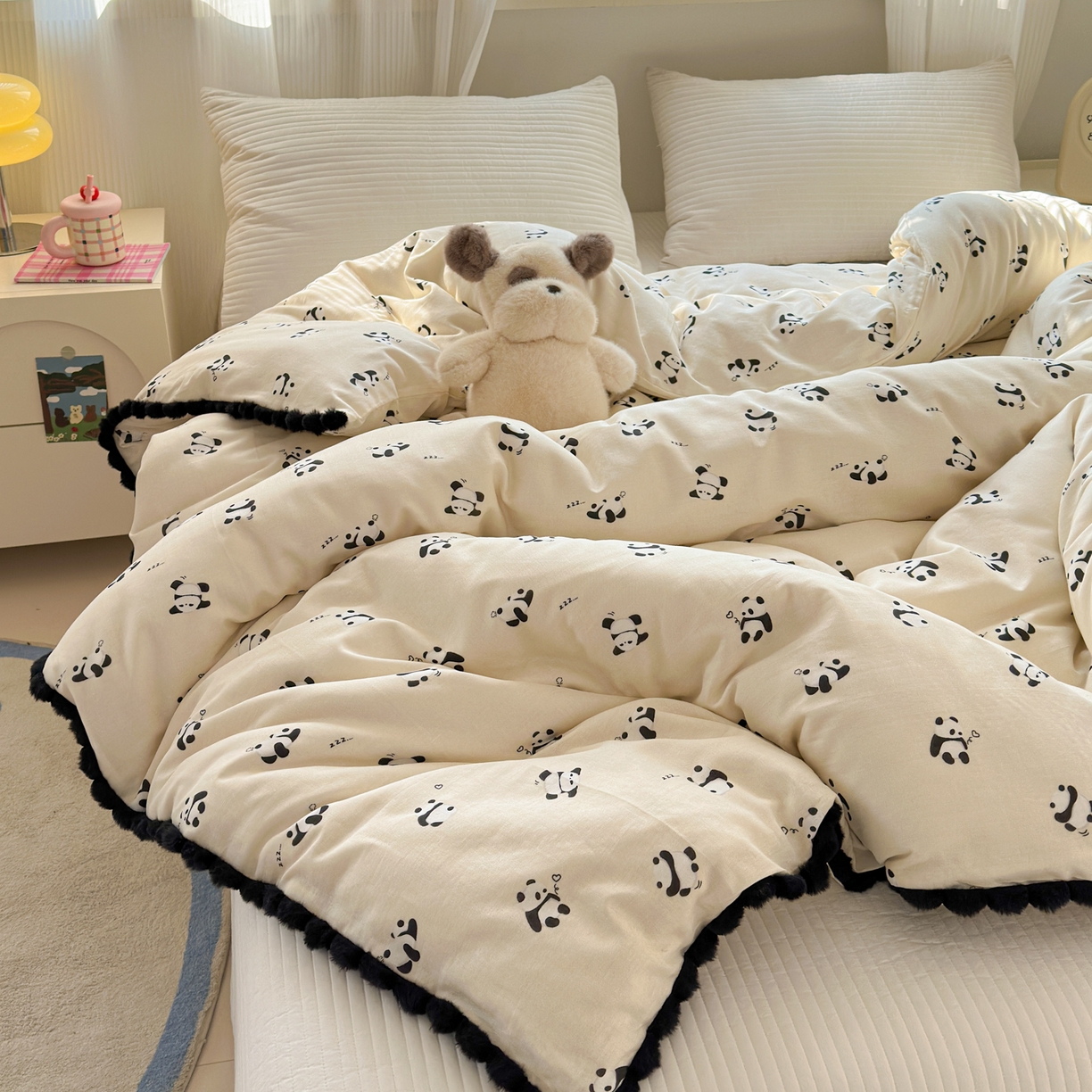 91家纺网 家纺一手货源 找家纺 丽涵家纺 2026新款全棉双层纱毛球花边单品被套 熊猫笨笨