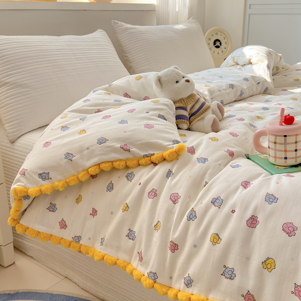 91家纺网 家纺一手货源 找家纺 丽涵家纺 2026新款全棉双层纱毛球花边单品被套 小怪兽