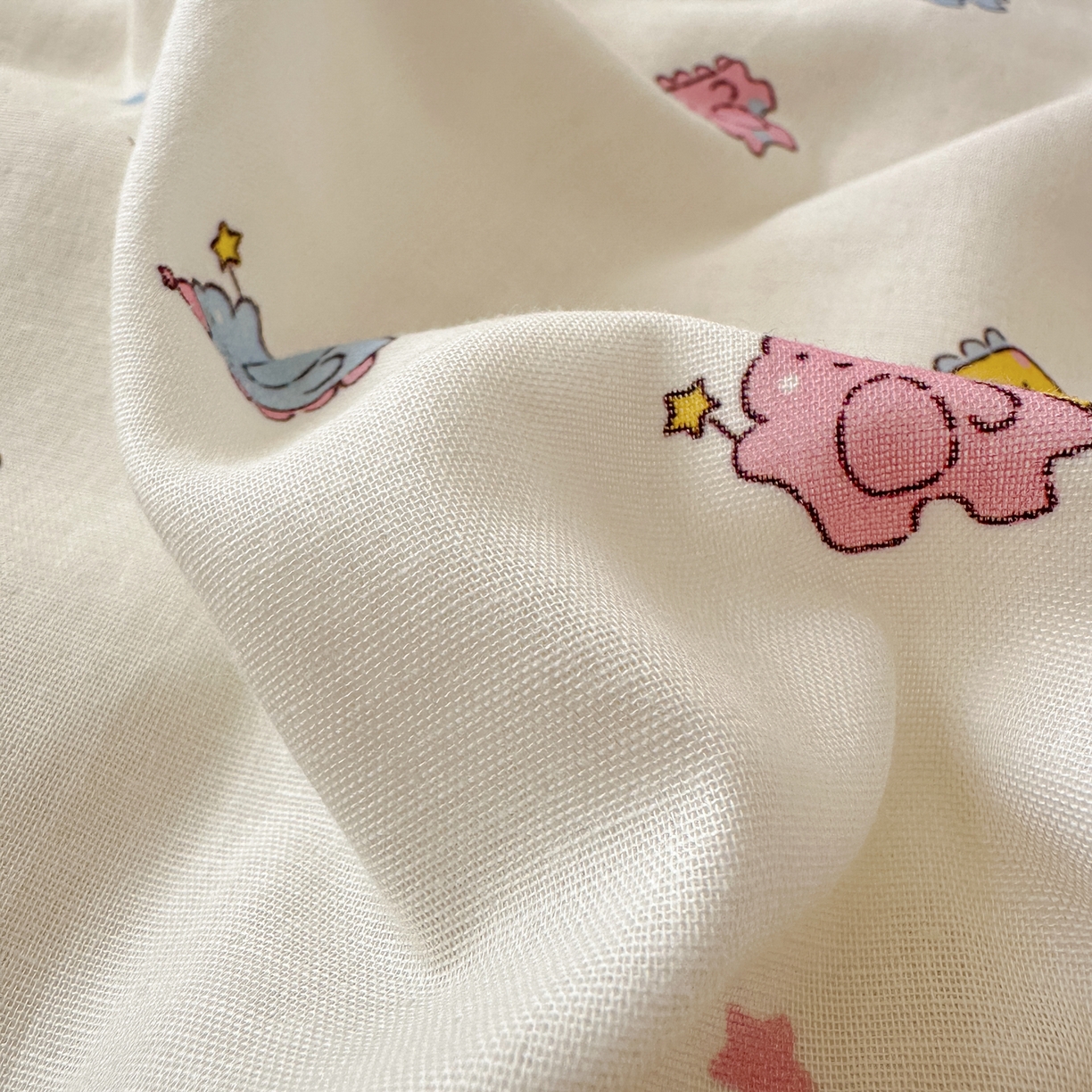 91家纺网 家纺一手货源 找家纺 丽涵家纺 2026新款全棉双层纱毛球花边单品被套 小怪兽