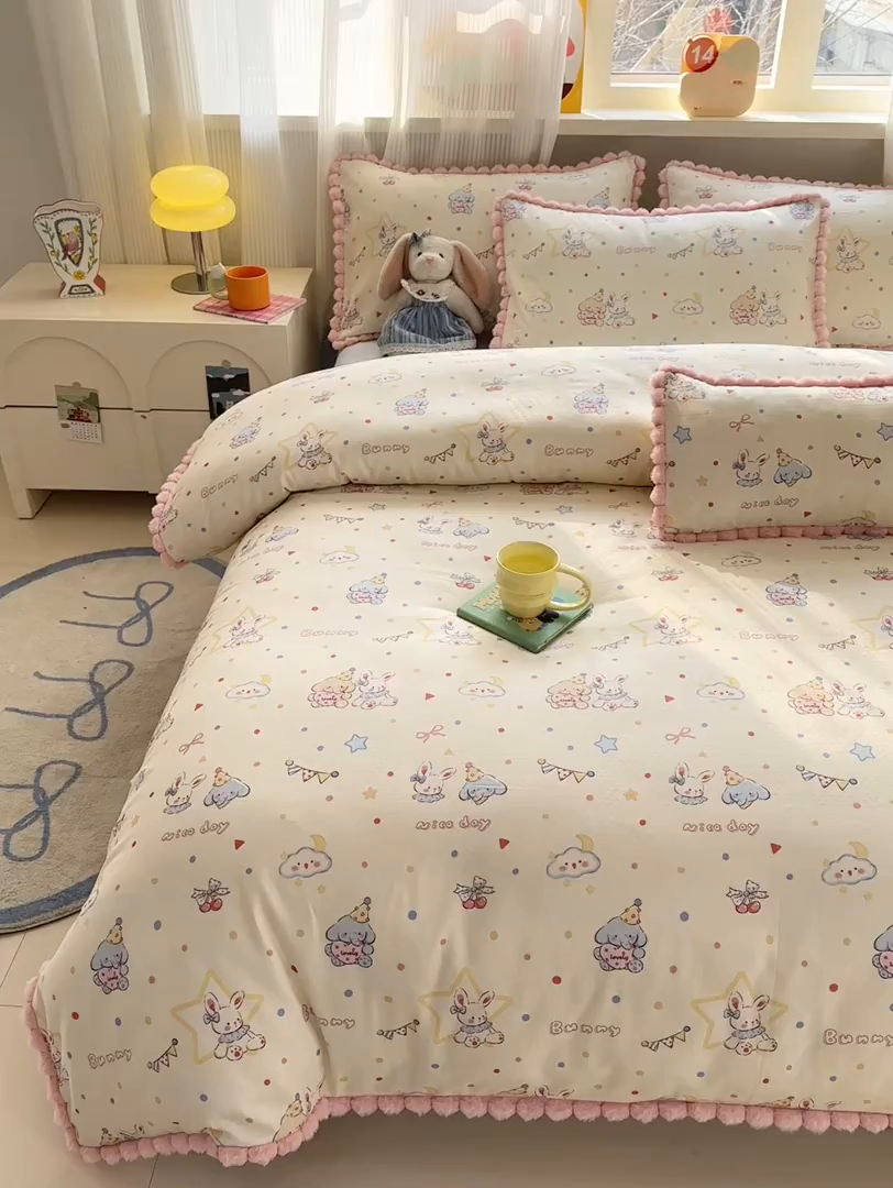 91家纺网 家纺一手货源 找家纺 丽涵家纺 2026新款全棉双层纱毛球花边单品被套 小象马戏团