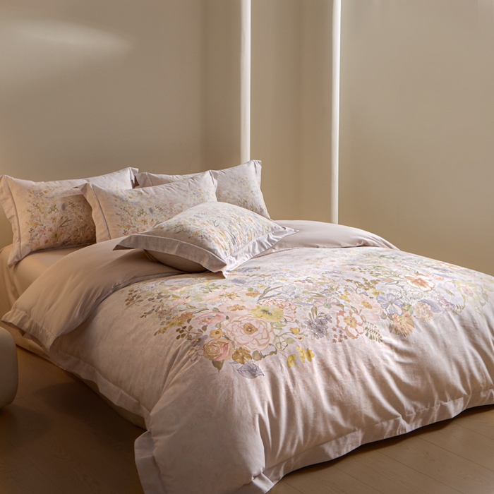 91家纺网 家纺一手货源 找家纺 U品汇 2026新品纯棉全棉平网大版数码印花四件套高端60支长绒棉贡缎埋绳宽边系列 花笺梦语（绿）