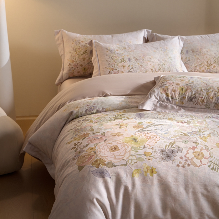 91家纺网 家纺一手货源 找家纺 U品汇 2026新品纯棉全棉平网大版数码印花四件套高端60支长绒棉贡缎埋绳宽边系列 花笺梦语（绿）