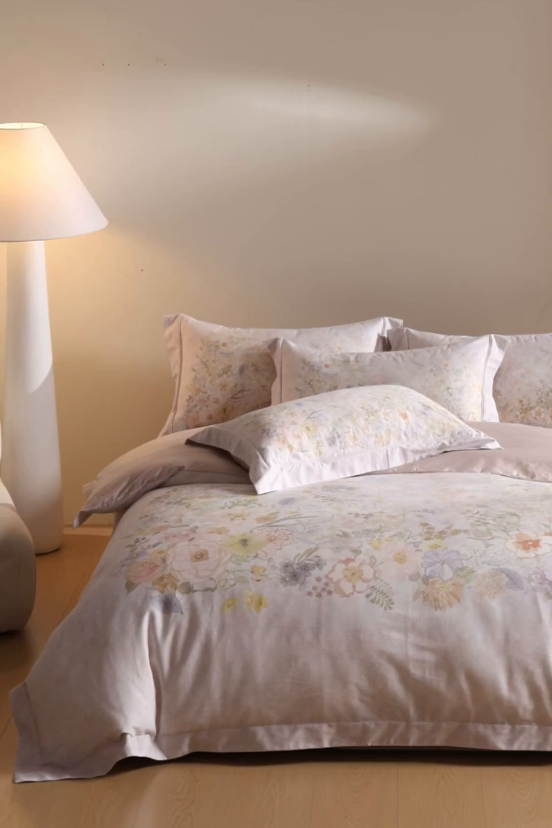 91家纺网 家纺一手货源 找家纺 U品汇 2026新品纯棉全棉平网大版数码印花四件套高端60支长绒棉贡缎埋绳宽边系列 花笺梦语（绿）