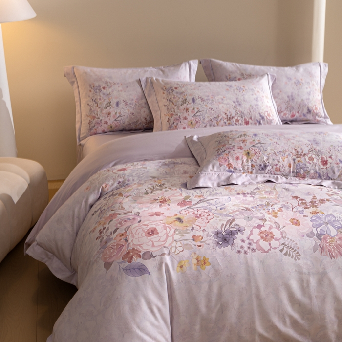 91家纺网 家纺一手货源 找家纺 U品汇 2026新品纯棉全棉平网大版数码印花四件套高端60支长绒棉贡缎埋绳宽边系列 花笺梦语（紫）