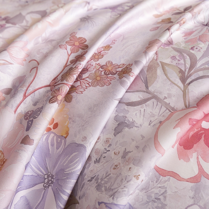 91家纺网 家纺一手货源 找家纺 U品汇 2026新品纯棉全棉平网大版数码印花四件套高端60支长绒棉贡缎埋绳宽边系列 花笺梦语（紫）