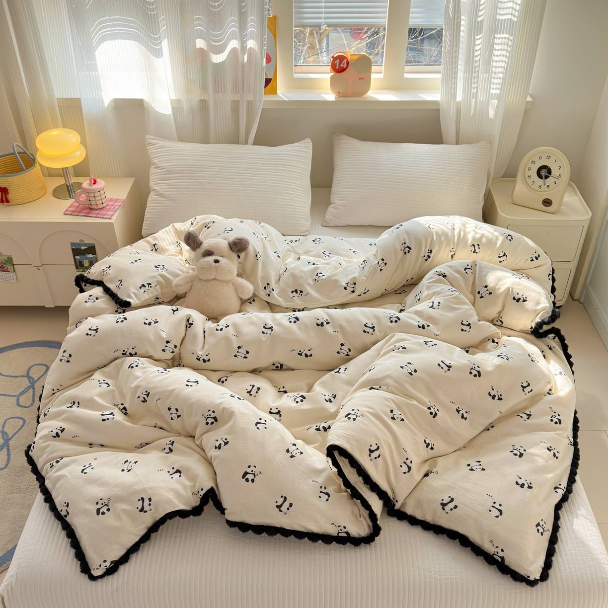 91家纺网 家纺一手货源 找家纺 丽涵家纺 2026新款全棉双层纱毛球花边单品被套 熊猫笨笨