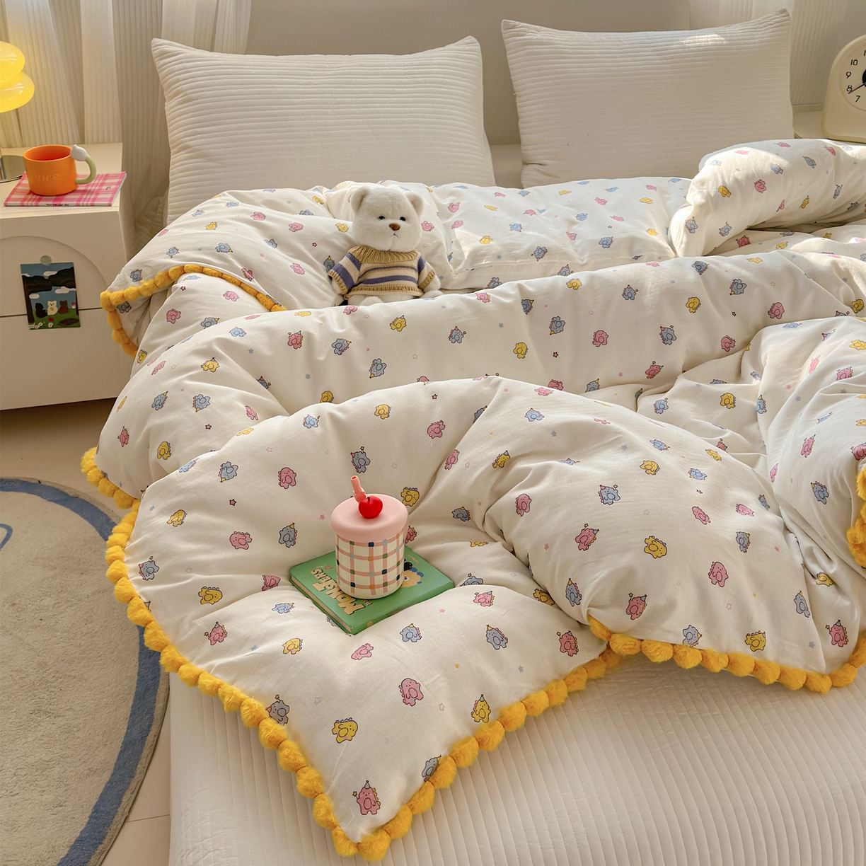 91家纺网 家纺一手货源 找家纺 丽涵家纺 2026新款全棉双层纱毛球花边单品被套 小怪兽