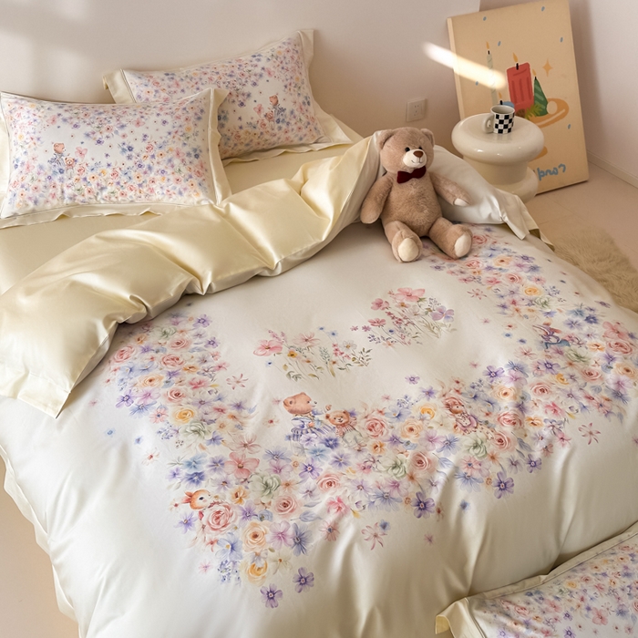 91家纺网 家纺一手货源 找家纺 U品汇 2026新品纯棉全棉平网大版数码印花四件套高端60支长绒棉贡缎埋绳宽边系列 花漾熊趣（绿）