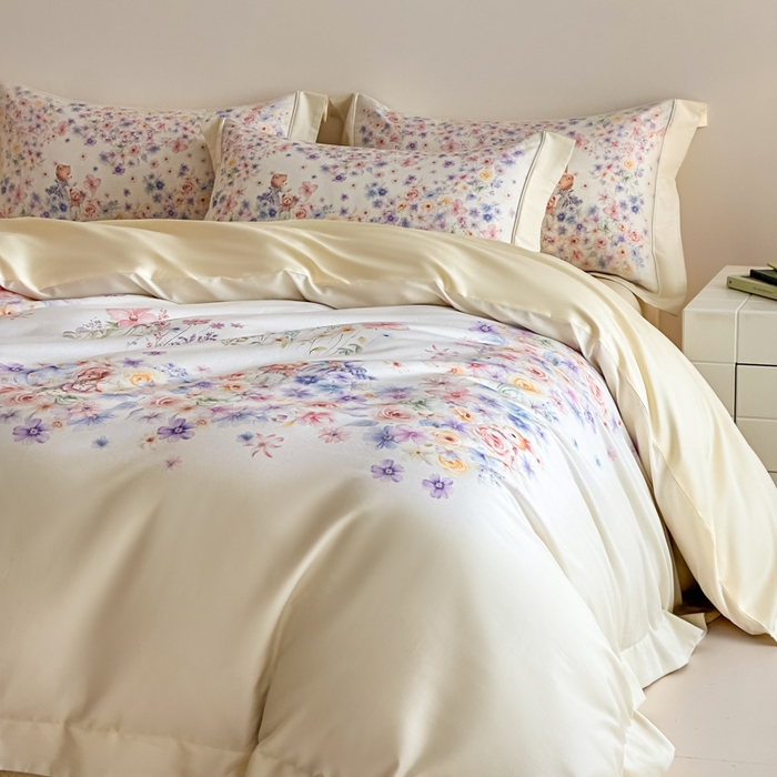 91家纺网 家纺一手货源 找家纺 U品汇 2026新品纯棉全棉平网大版数码印花四件套高端60支长绒棉贡缎埋绳宽边系列 花漾熊趣（绿）