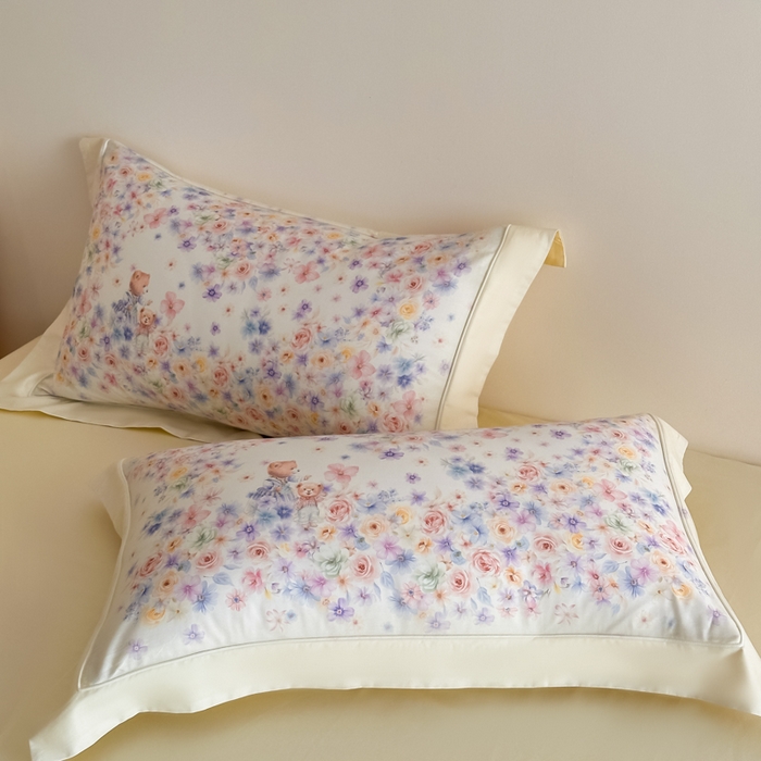 91家纺网 家纺一手货源 找家纺 U品汇 2026新品纯棉全棉平网大版数码印花四件套高端60支长绒棉贡缎埋绳宽边系列 花漾熊趣（绿）