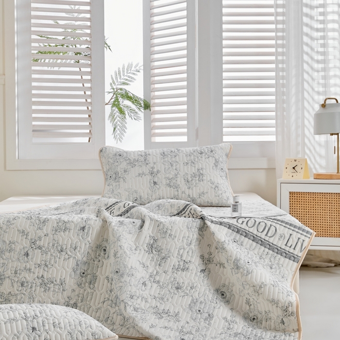 91家纺网 家纺一手货源 找家纺 美丽折2026新品6mm厚天然乳胶凉席三件套 大版印花卡通乳胶凉席平铺款 初夏