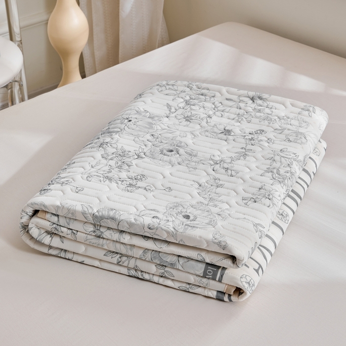 91家纺网 家纺一手货源 找家纺 美丽折2026新品6mm厚天然乳胶凉席三件套 大版印花卡通乳胶凉席平铺款 初夏