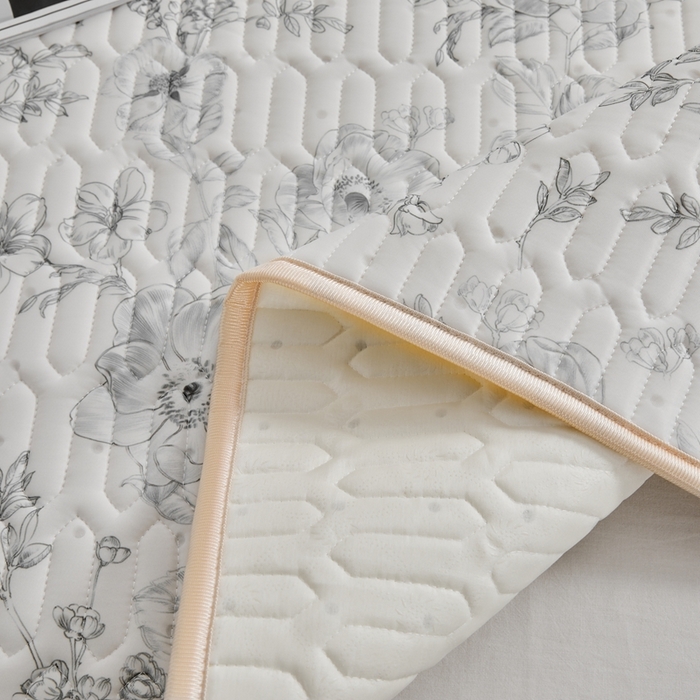 91家纺网 家纺一手货源 找家纺 美丽折2026新品6mm厚天然乳胶凉席三件套 大版印花卡通乳胶凉席平铺款 初夏