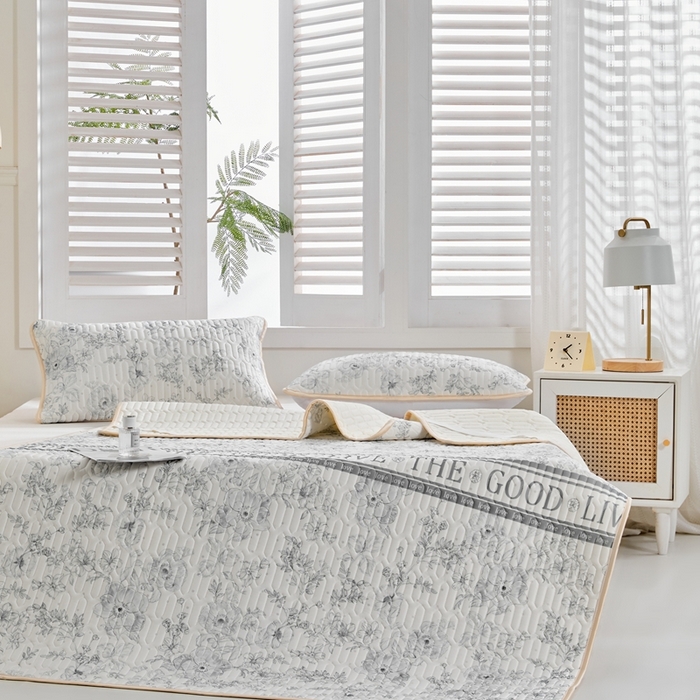 91家纺网 家纺一手货源 找家纺 美丽折2026新品6mm厚天然乳胶凉席三件套 大版印花卡通乳胶凉席平铺款 初夏