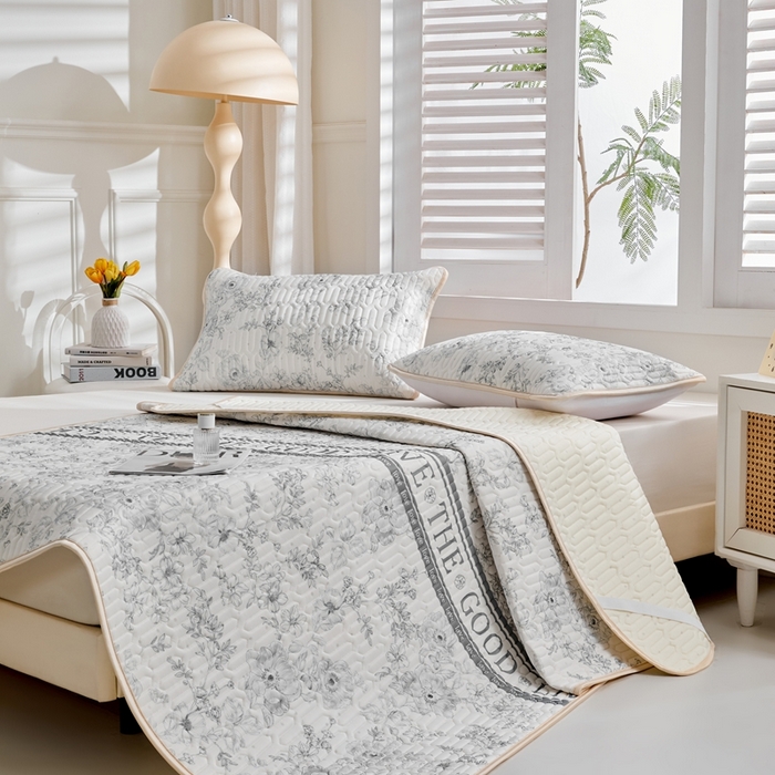 91家纺网 家纺一手货源 找家纺 美丽折2026新品6mm厚天然乳胶凉席三件套 大版印花卡通乳胶凉席平铺款 初夏