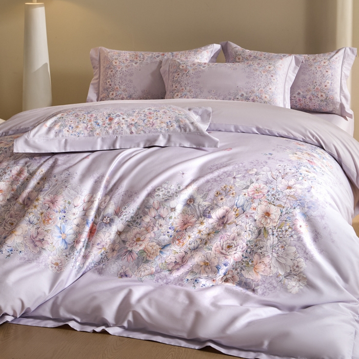 91家纺网 家纺一手货源 找家纺 U品汇 2026新品纯棉全棉平网大版数码印花四件套高端60支长绒棉贡缎埋绳宽边系列 花影轻描（紫）