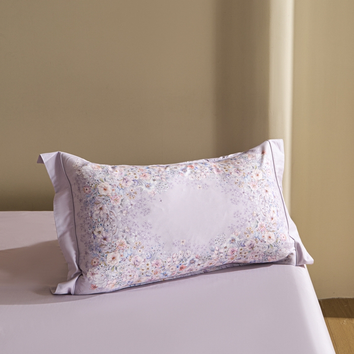 91家纺网 家纺一手货源 找家纺 U品汇 2026新品纯棉全棉平网大版数码印花四件套高端60支长绒棉贡缎埋绳宽边系列 花影轻描（紫）