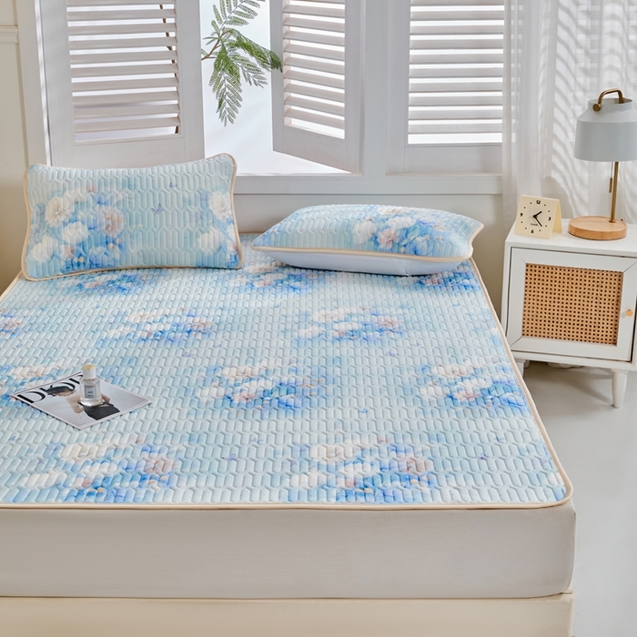 91家纺网 家纺一手货源 找家纺 美丽折2026新品6mm厚天然乳胶凉席三件套 大版印花卡通乳胶凉席平铺款 花影